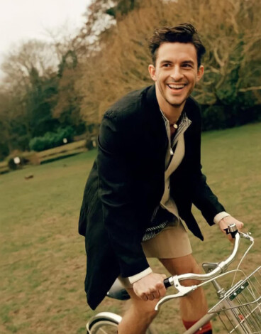 El actor ya está acostumbrado a montarse en bici.