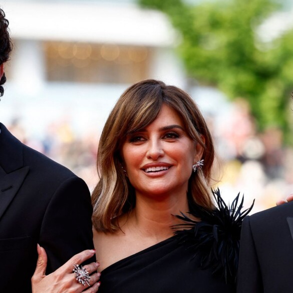El histórico paso de Los Javis por Cannes: "La bola negra' está hecha por dos directores maricones y tres protagonistas gais"