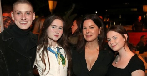 Marcia Gay Harden y sus hijos.