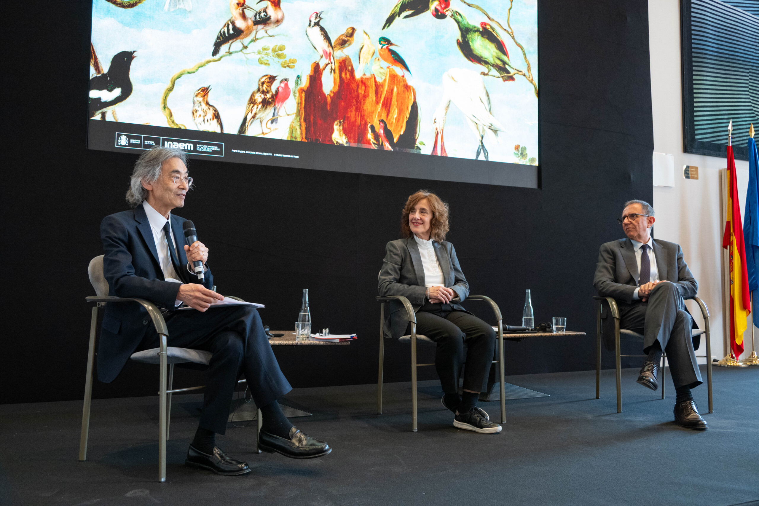Kent Nagano, Paz Santacecilia, directora general del INAEM, y Félix Palomero, director técnico de la OCNE, en el Auditorio Nacional, sede de la institución y donde tuvo lugar la presentación.