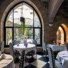 Aquí desayunarás en el Parador.