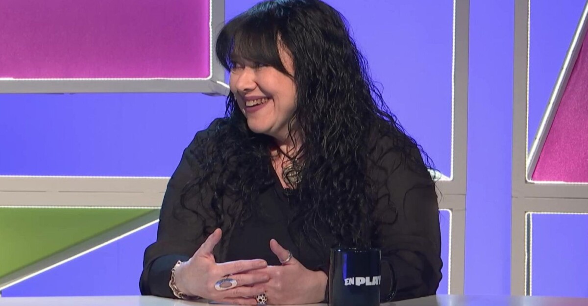 La activista charlando con Inés Hernand.