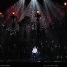 Javier Camarena (Romeo) y Coro Titular del Teatro Real en 'Romeo y Julieta' en el Teatro Real. Foto: Javier del Real.