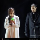 Nadine Sierra (Juieta) y Roberto Tagliavini (Fray Lorenzo) en 'Romeo y Julieta' en el Teatro. Real. Foto: Javier del Real.