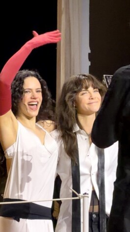 Rosalía y Cara en el escenario más confesional.