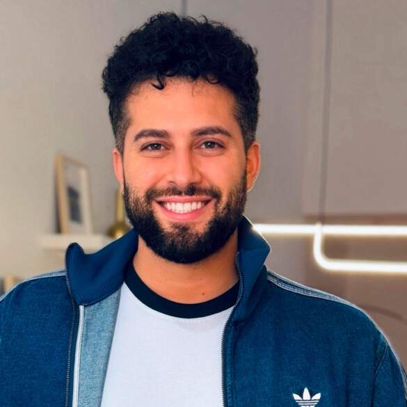 Javi Hoyos: "Me obsesioné con no parecer gay, y ahora me encanta que se sepa"