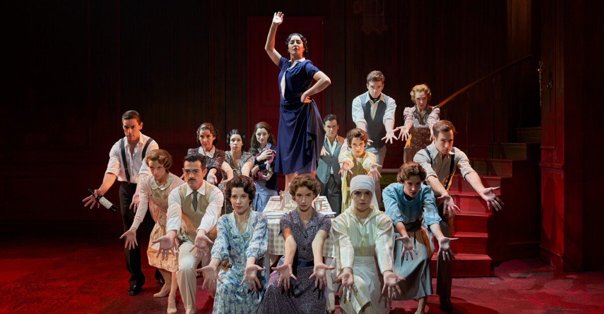 Imagen de 'El tiempo entre costuras, el musical'.