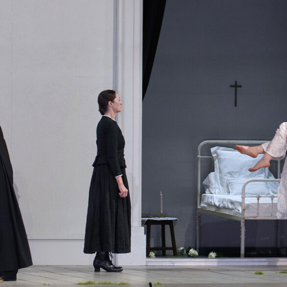 Christof Loy destila (a la perfección) el costumbrismo de 'El gato montés' y la ópera española en el Teatro de La Zarzuela