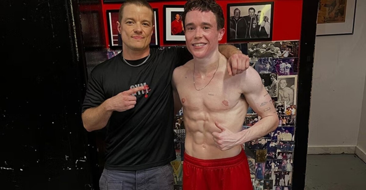 Así luce ahora el actor, que se ha aficionado al boxeo.