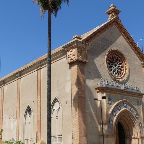 Un cura de Sevilla prohíbe a los homosexuales tomar la comunión (y el pueblo se rebela)