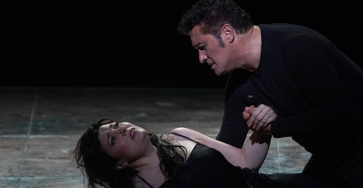 Marina Rebeka (Leonora) y Piotr Beczala (Manrico) en 'Il trovatore', en el Teatro Real. Foto: Javier del Real.