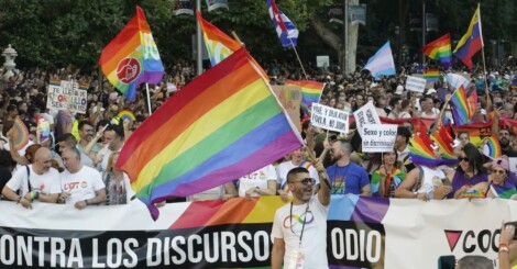 La comunidad queer, protestando.