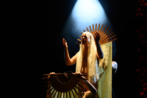 Imagen de 'Las coplas con pan(k) saben mejor'.