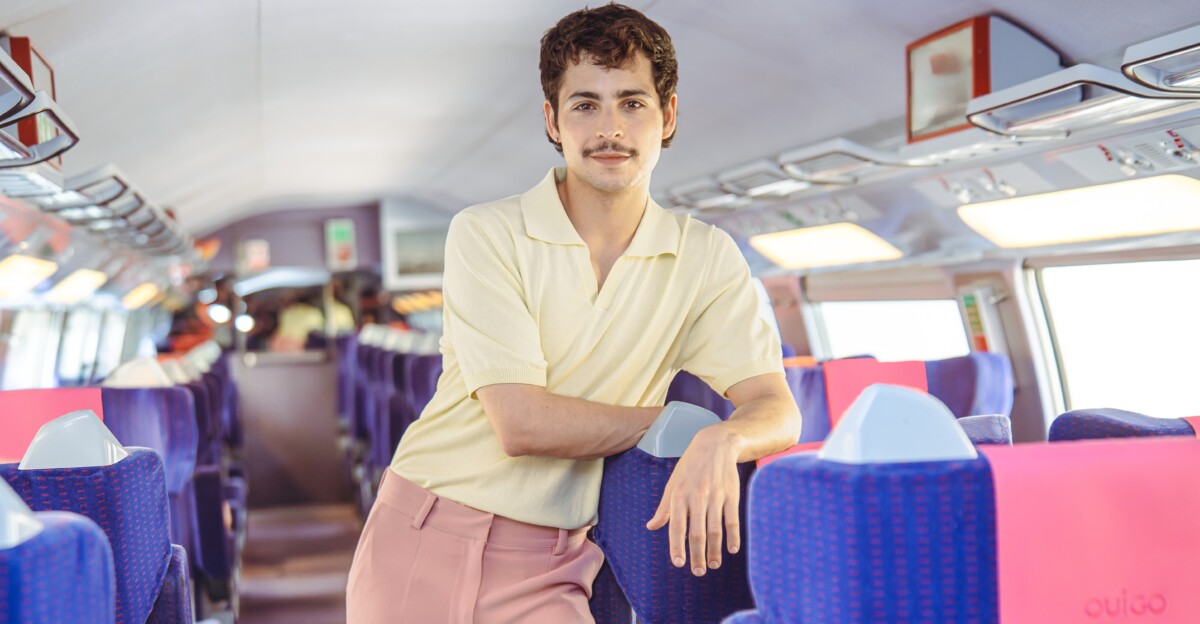 Omar Banana, un viaje de Orgullo con OUIGO: "Falta que la industria apueste por nuevas miradas y realidades"