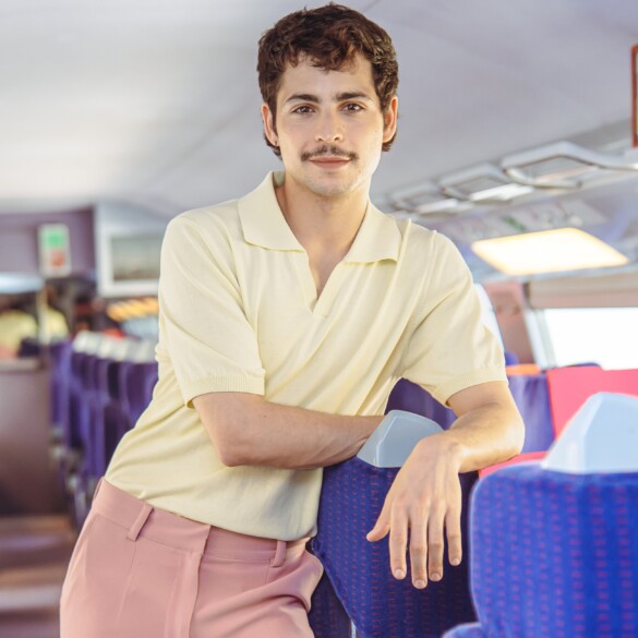 Omar Banana, un viaje de Orgullo con OUIGO: "Falta que la industria apueste por nuevas miradas y realidades"