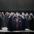 Saioa Hernández y el Coro Titular del Teatro Real en 'Il trovatore'. Foto: Javier del Real.