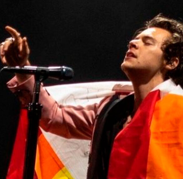 Harry Styles muestra su apoyo a la comunidad trans en su actual gira