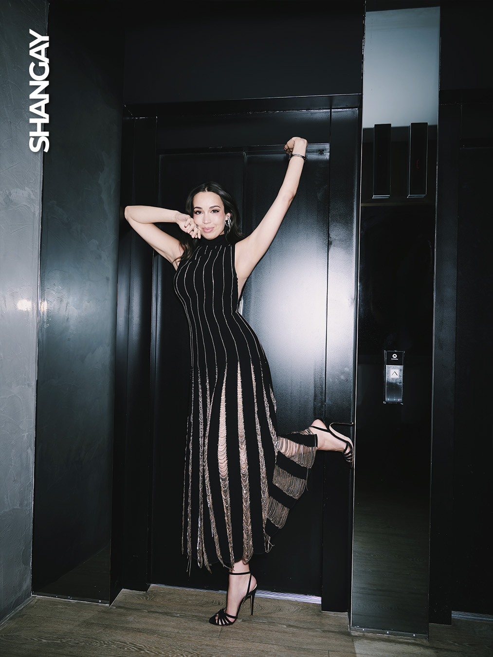 Nadine Sierra posa para la portada de 'Shangay' con un vestido de Isabel Sanchis joyas de Swarovski y zapatos de Lily&You. Foto: Salva Musté.