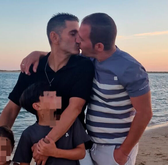 Un concejal gay sevillano denuncia insultos y amenazas homófobos por subir una foto con su familia
