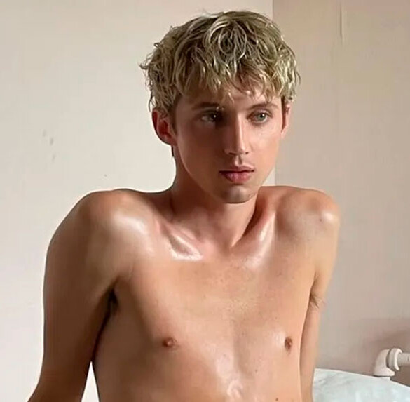 Troye Sivan calienta el verano (y se calienta con Ferran Torres, nuestra estrella del Mundial)
