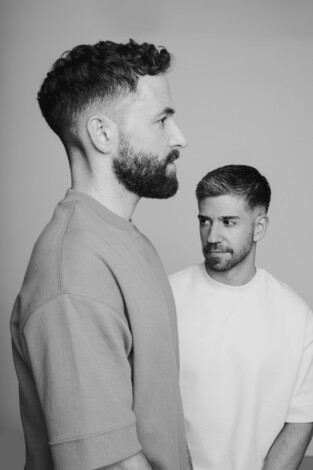 Bernardo Pajares y Juanra Sanz, nuevos columnistas de 'Shangay'.