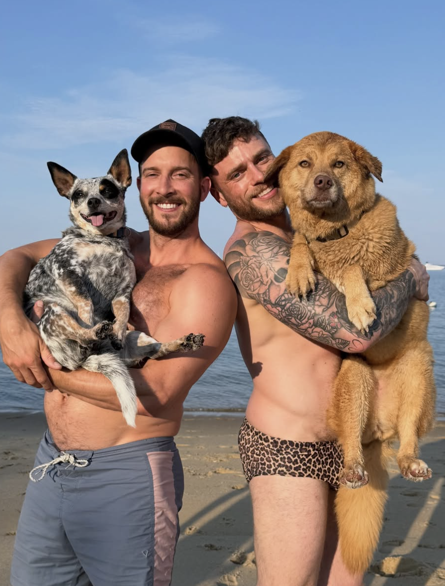 Gus Kenworthy, Andrew Rigby y sus perros