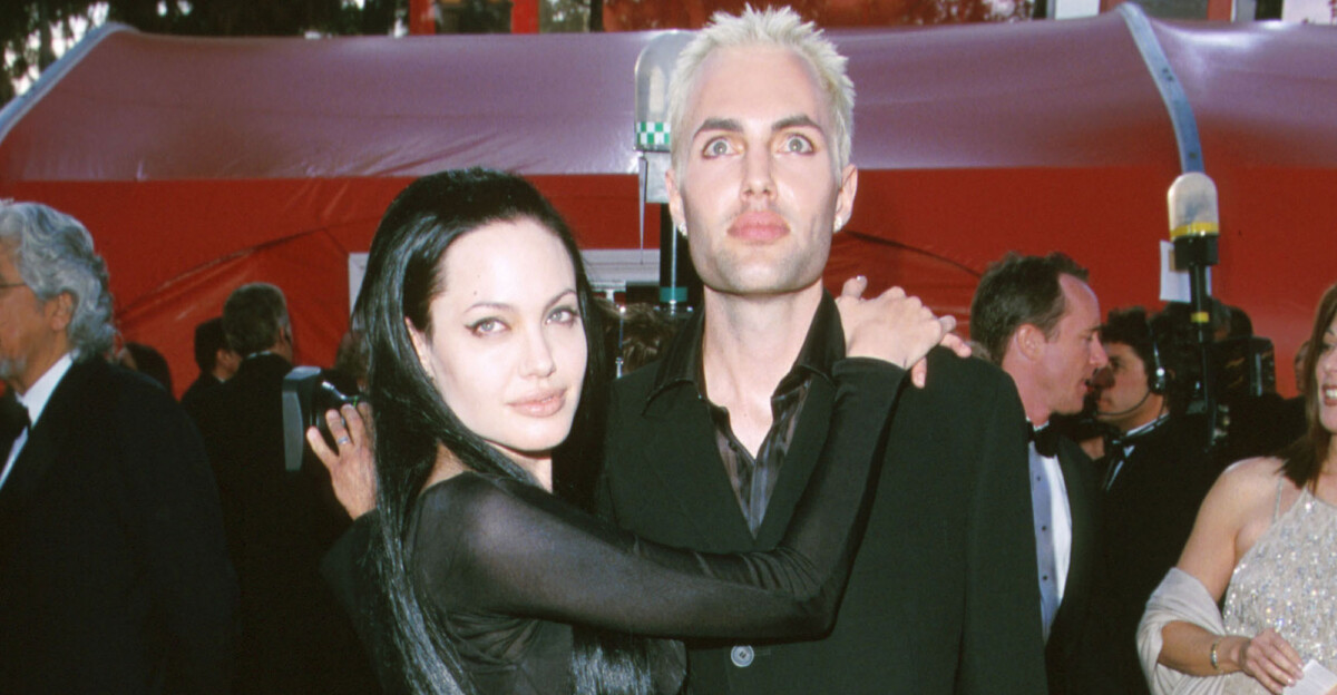 James Haven y su hermana, Angelina Jolie, en una alfombra roja.