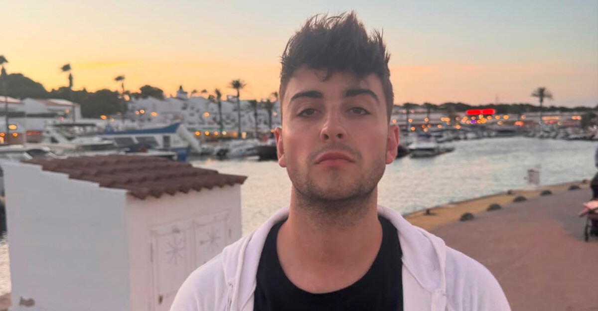 Juanjo Bona, reconocido por su pueblo mientras termina su segundo álbum