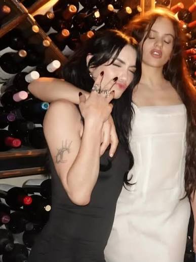 Tenían mucho que celebrar juntas Rosalía y Lali.